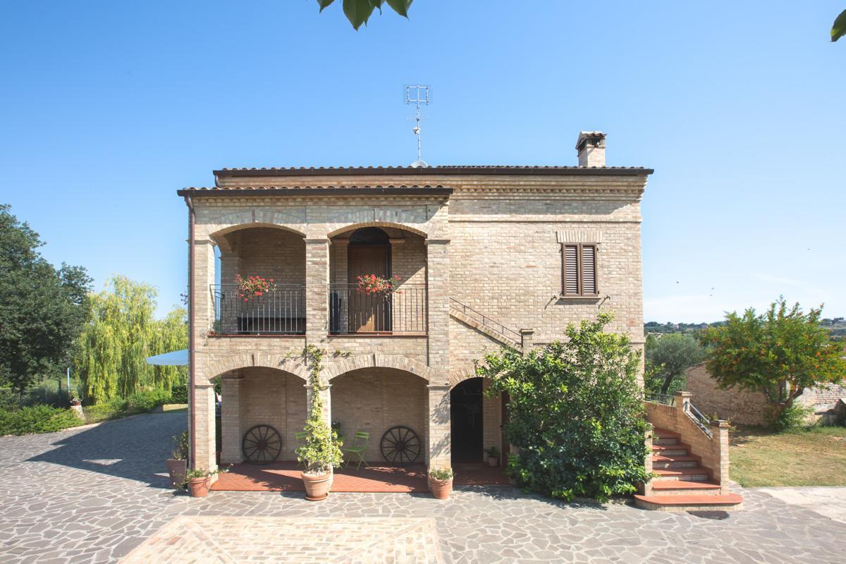 Bed And Breakfast Aratro & Rosmarino Civitanova Marche Ngoại thất bức ảnh